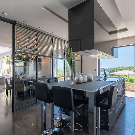 Luxueuse De 400m Au Coeur Du Village De St Tropez Villa *