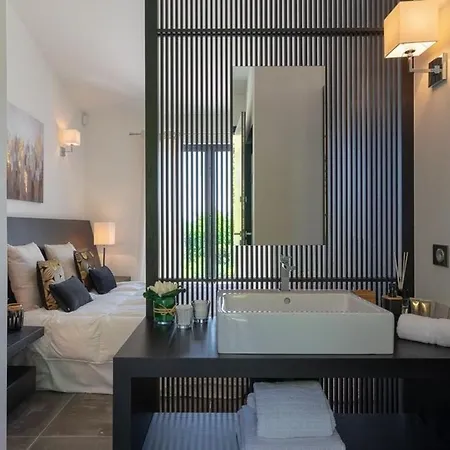 Luxueuse De 400m Au Coeur Du Village De St Tropez Villa