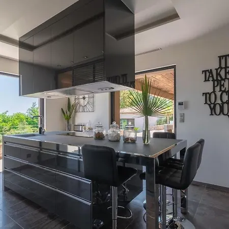 Luxueuse De 400m Au Coeur Du Village De St Tropez Σαιν-Τροπέ