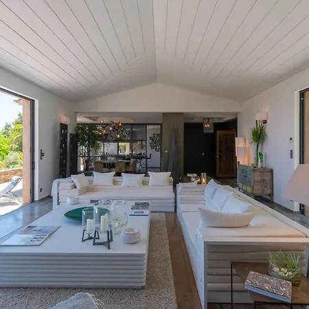 Luxueuse De 400m Au Coeur Du Village De St Tropez *