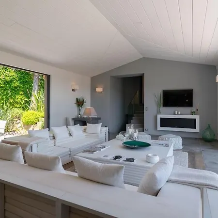 Luxueuse De 400m Au Coeur Du Village De St Tropez