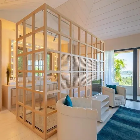 Вилла Luxueuse De 400m Au Coeur Du Village De St Tropez