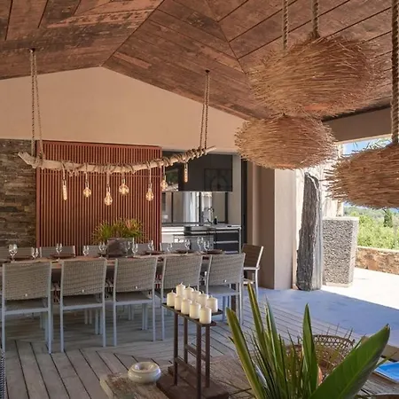Вилла Luxueuse De 400m Au Coeur Du Village De St Tropez Сен-Тропе
