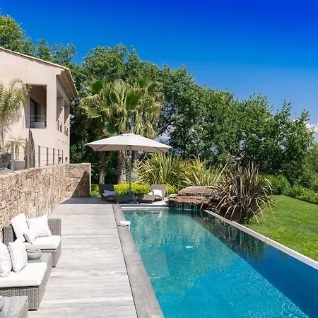 Luxueuse De 400m Au Coeur Du Village De St Tropez Σαιν-Τροπέ